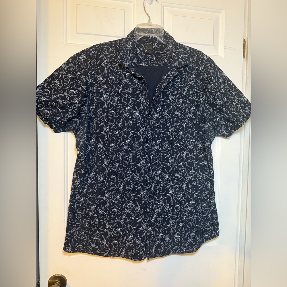 14th & Union Men’s Navy Floral XL Button Up Shirt SS Lilies White Outline